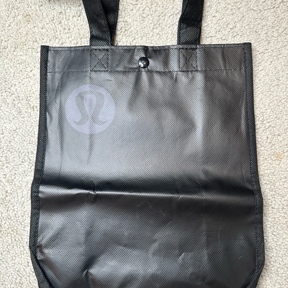 9 x 12 lululemon shopping bag - Picture 2 of 2